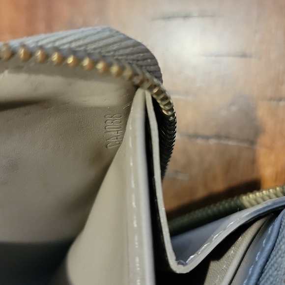 Authentic Louis Vuitton Suhali zippy wallet - Picture 10 of 10